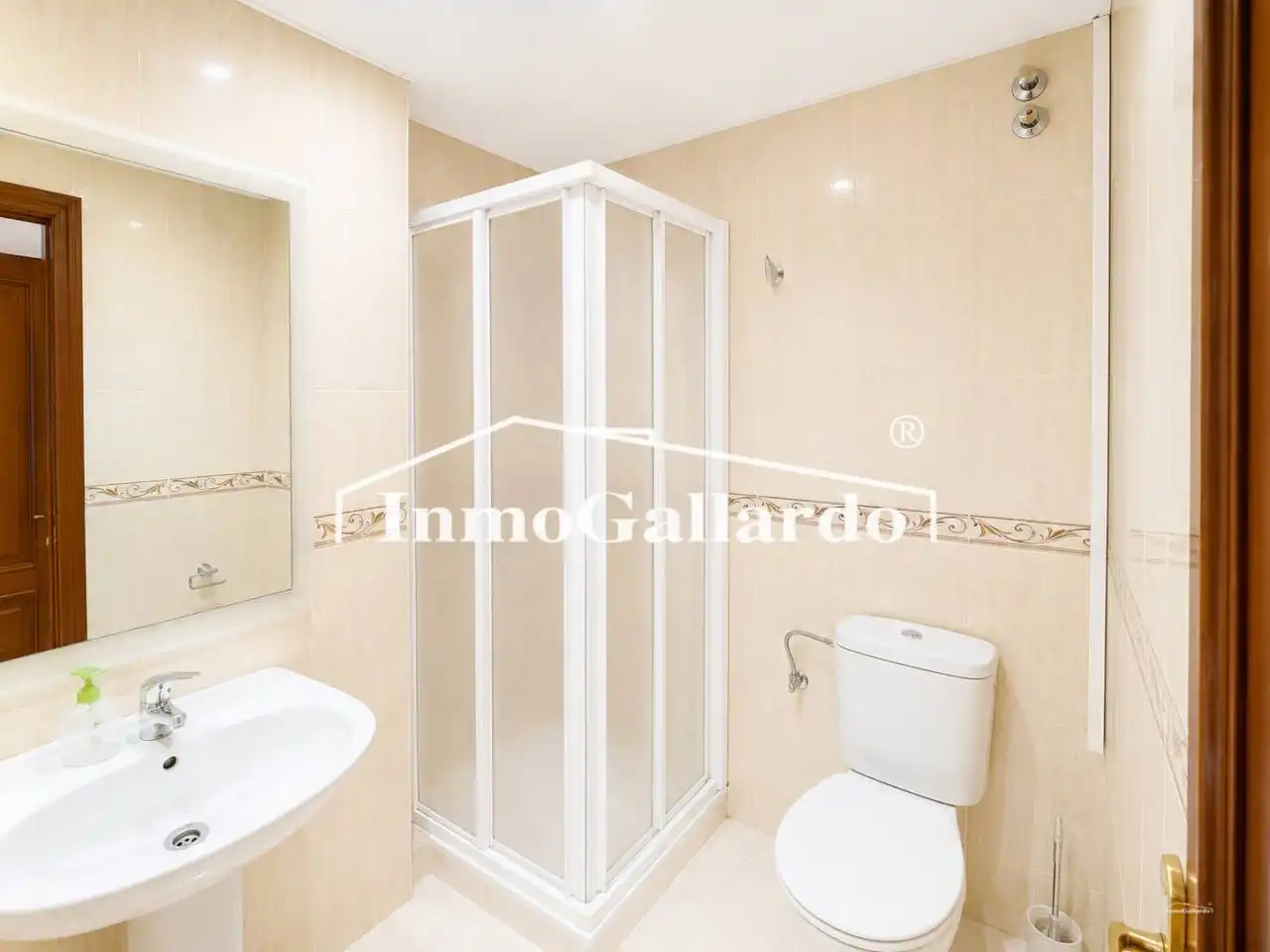Baño de Piso en venta en Rincón de la Victoria con Aire acondicionado, Terraza y Piscina comunitaria