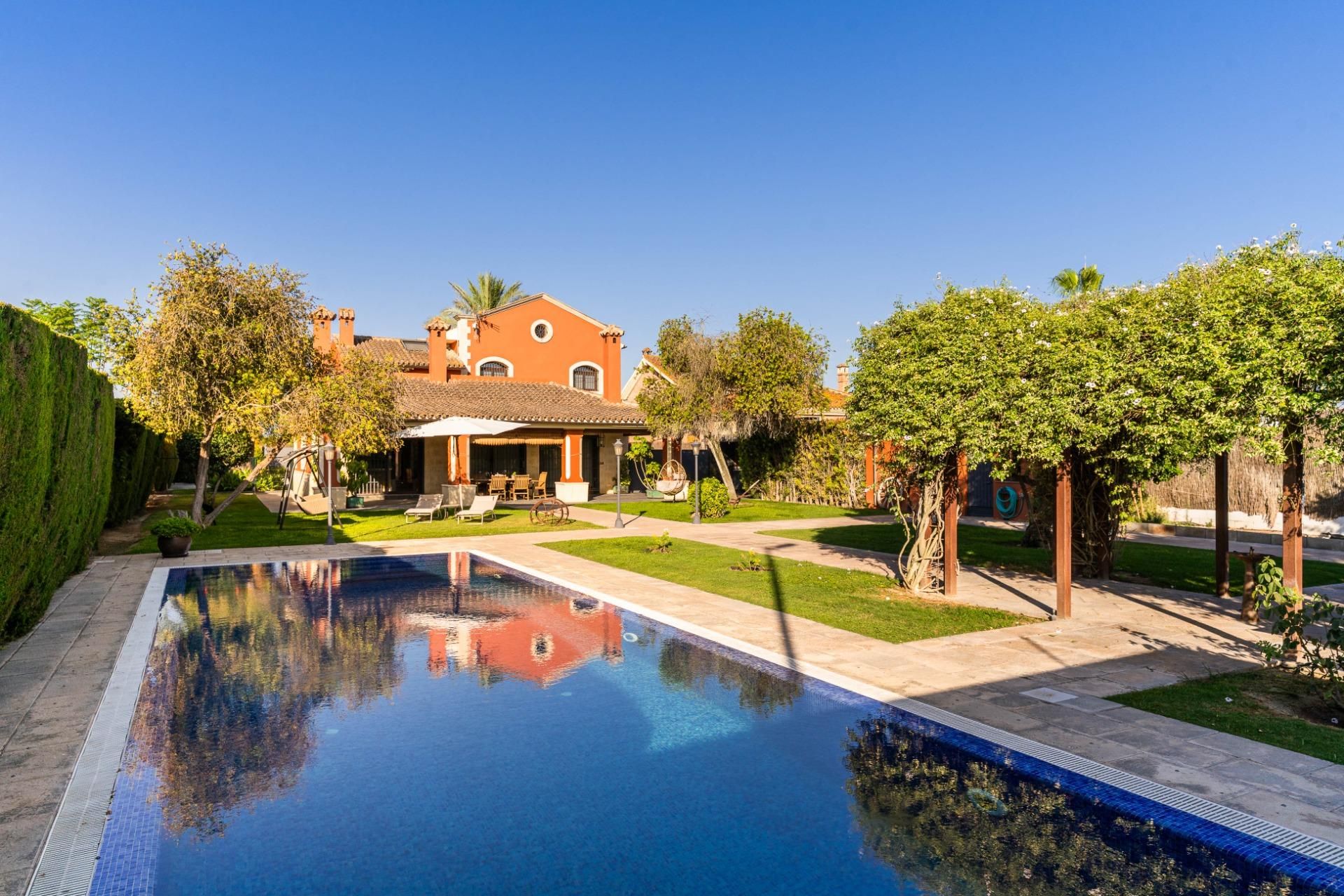 Piscina de Casa o xalet en venda en Jerez de la Frontera amb Aire condicionat, Calefacció i Jardí privat