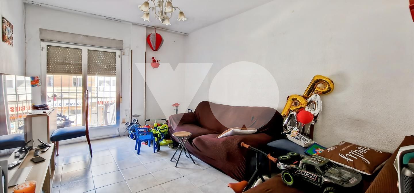 Sala d'estar de Pis en venda en  Madrid Capital amb Calefacció i Terrassa