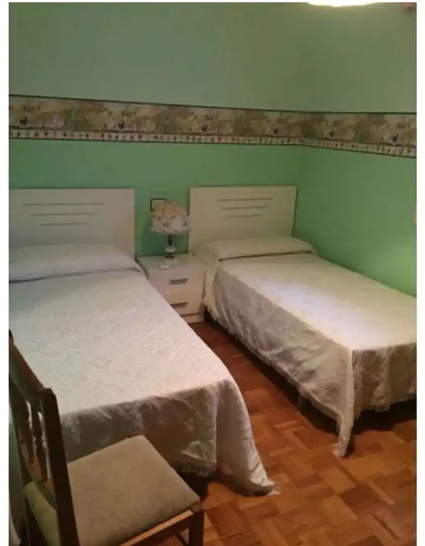 Schlafzimmer von Wohnung zur Miete in Viveiro mit Parkett, Möbliert und Balkon