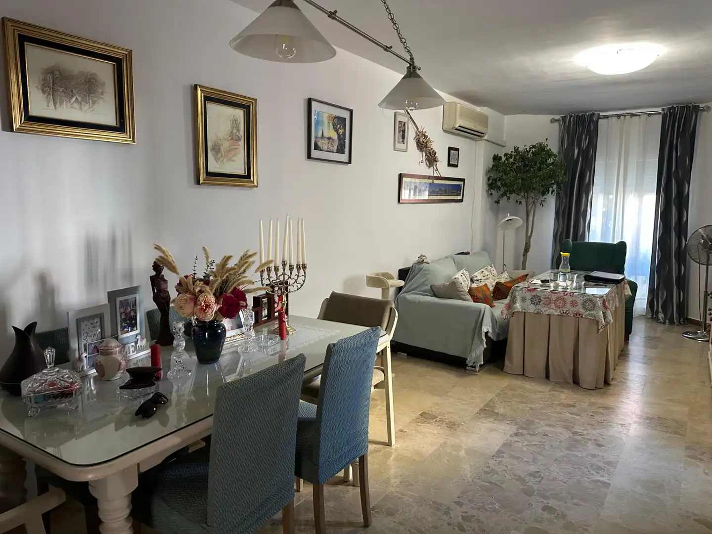 Comedor de Casa o chalet en venta en Alcalá del Río con Aire acondicionado, Jardín privado y Amueblado
