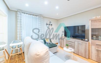 Sala d'estar de Pis en venda en Mieres (Asturias) amb Calefacció, Parquet i Traster