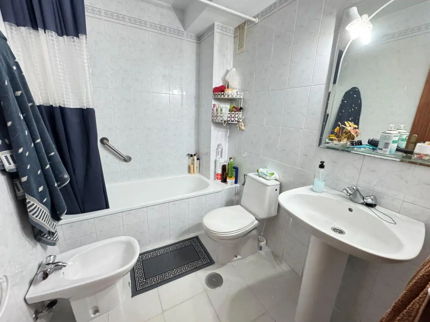 Badezimmer von Erdgeschoss zum Verkauf in Dos Hermanas mit Klimaanlage, Heizung und Terrasse