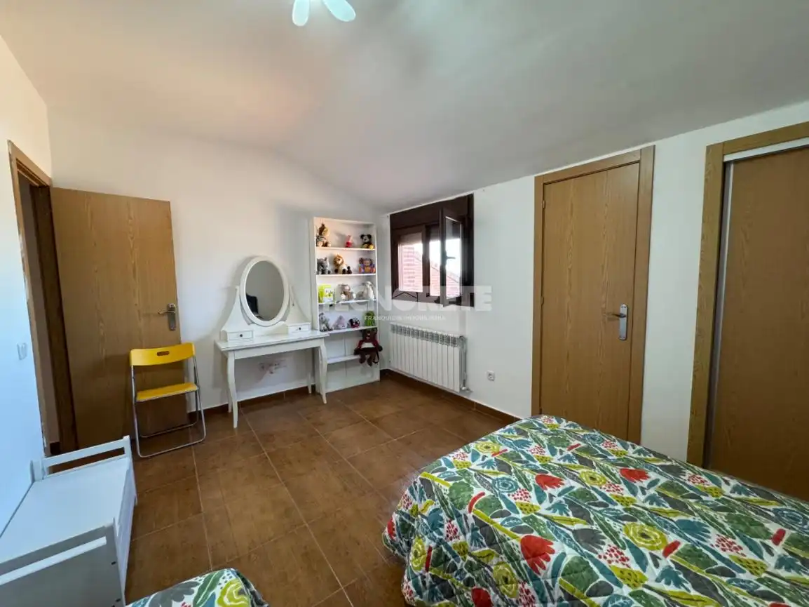 Habitación de Casa o chalet en venta en Cebolla con Aire acondicionado, Calefacción y Jardín privado
