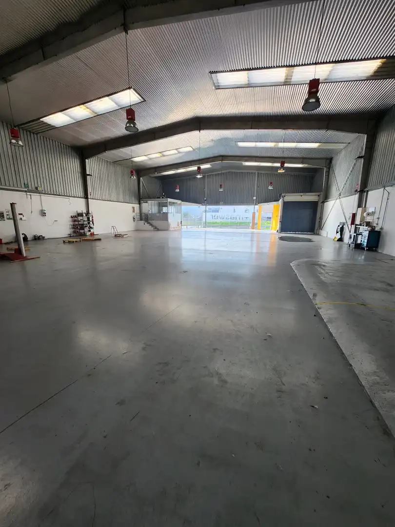 Fabrikhallen zum Verkauf in Sant Esteve Sesrovires