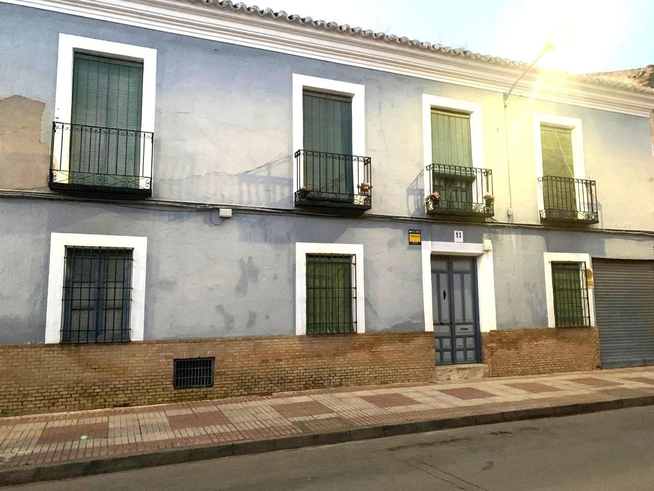 Exterior view of Single-family semi-detached for sale in Los Cortijos   with Terrace, Balcony and Alarm