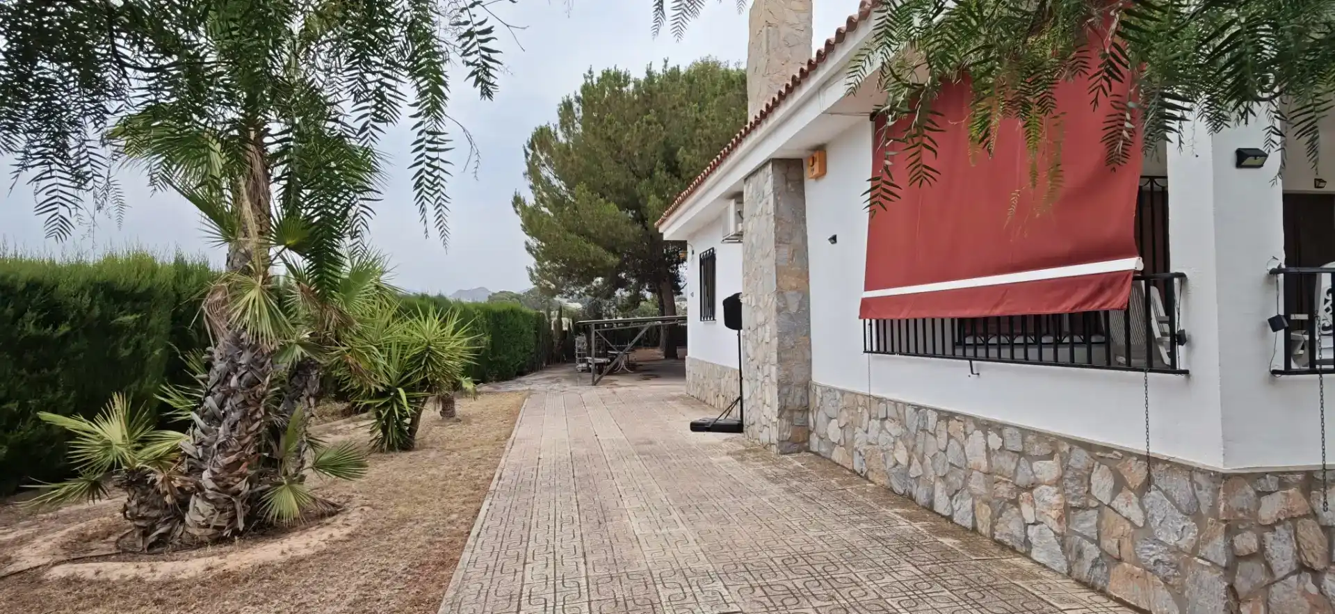 Vista exterior de Casa o xalet en venda en Elda amb Aire condicionat