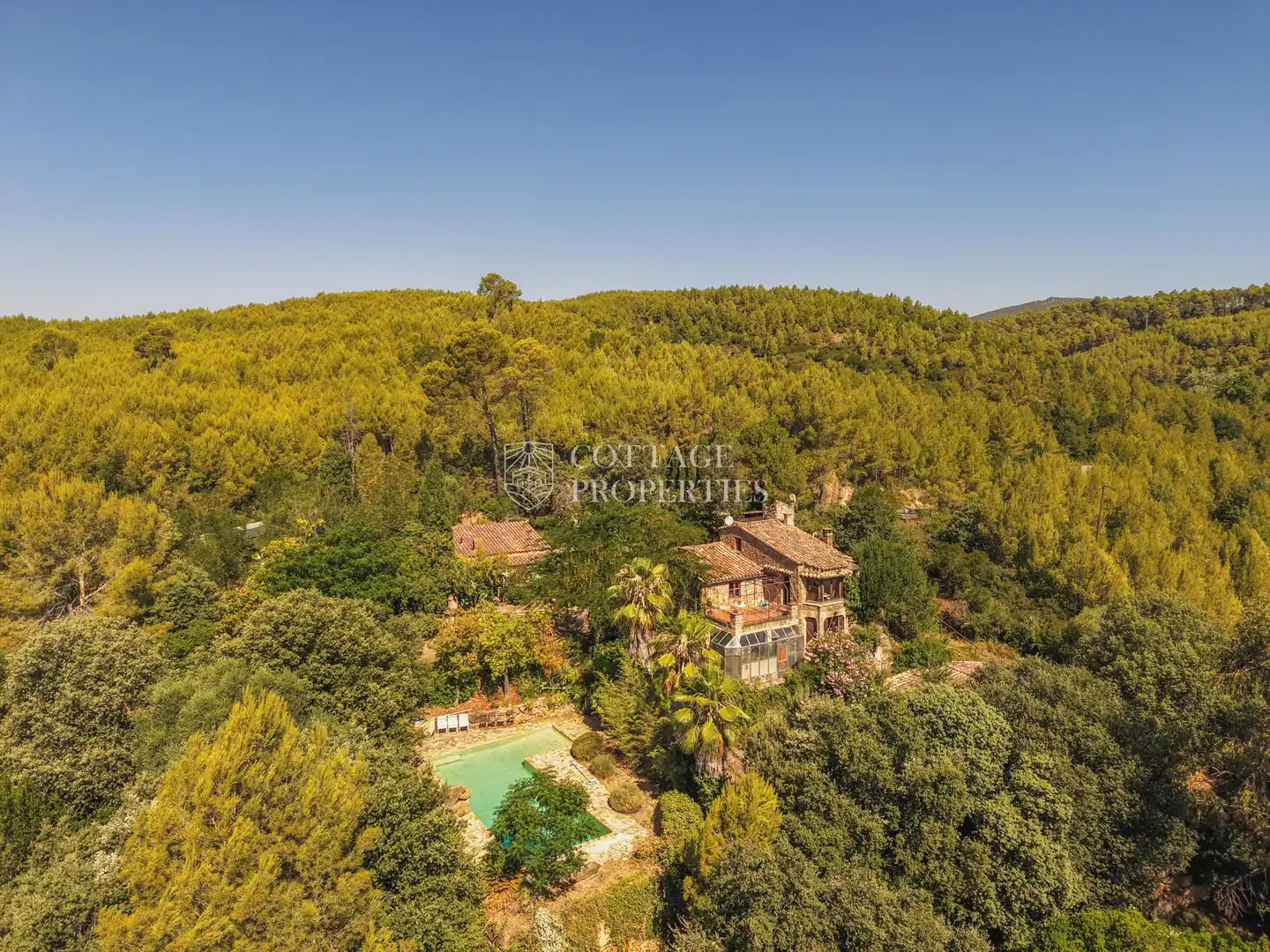 Casa rústica con piscina en venta en Llado s/n, imagen 2