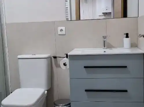 Baño de Piso de alquiler en Santander con Amueblado y Balcón
