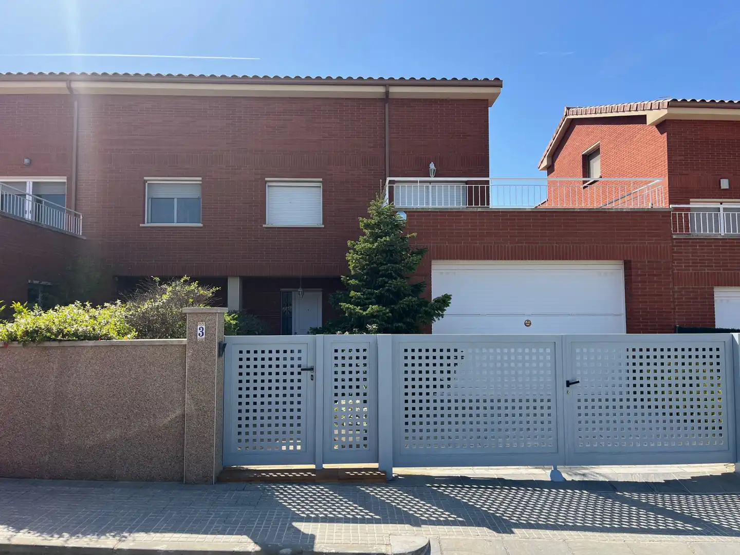 Vista exterior de Casa adosada en venda en Ullastrell amb Aire condicionat, Calefacció i Jardí privat