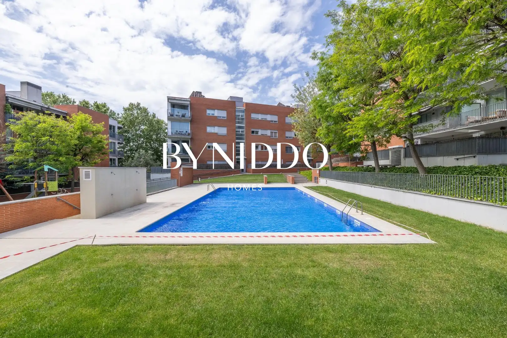 Swimming pool of Flat for sale in Sant Cugat del Vallès  with Air Conditioner, Heating and Private garden