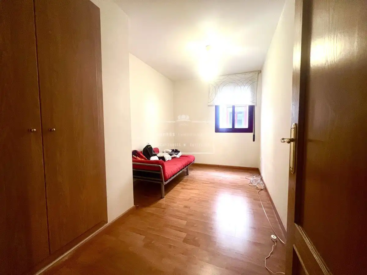 Habitación de Piso en venta en Castellón de la Plana / Castelló de la Plana con Aire acondicionado, Calefacción y Terraza