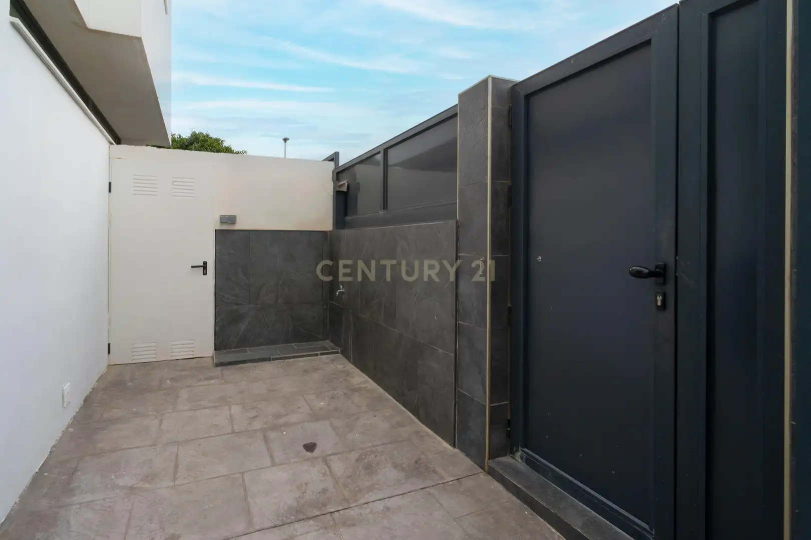 Exterior view of Houses for sale in Málaga  with Air Conditioner, Private garden and Storage room