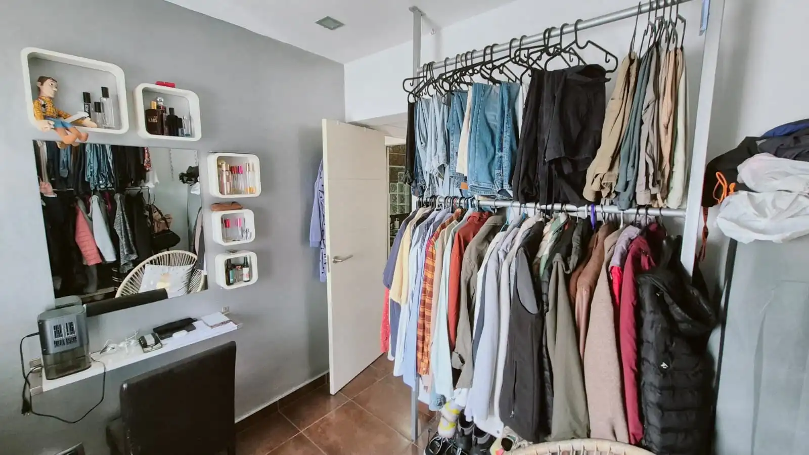 Flat for sale in Sevilla  with Air Conditioner, Oven and Washing machine