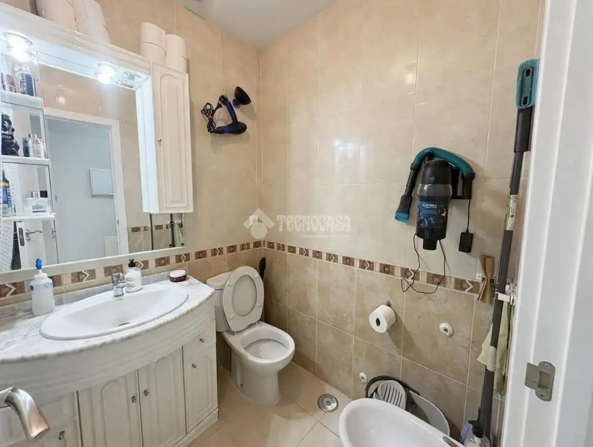 Baño de Piso de alquiler en Talavera de la Reina con Piscina comunitaria