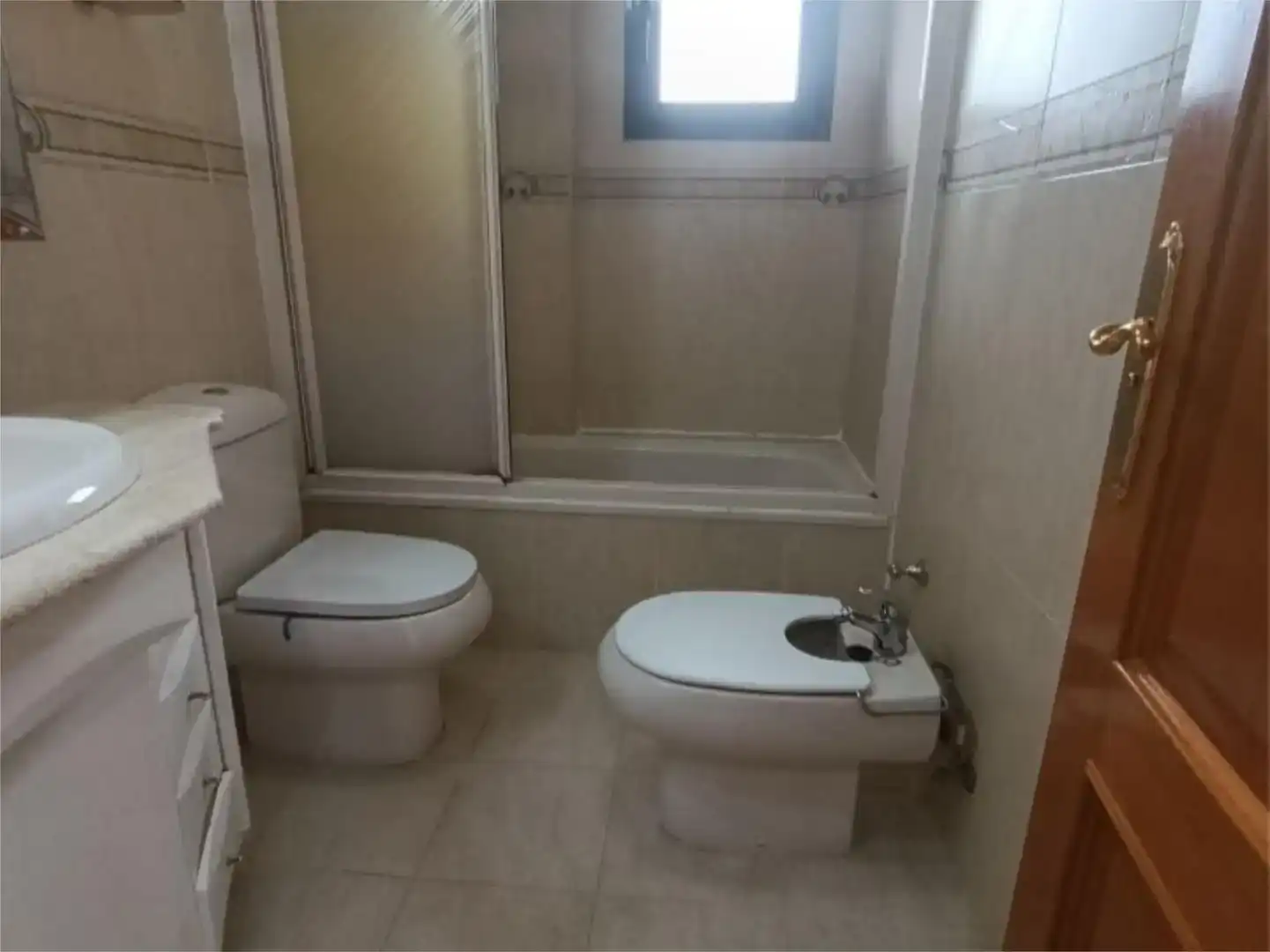 Badezimmer von Wohnung zur Miete in Torrent mit Klimaanlage, Schwimmbad und Balkon