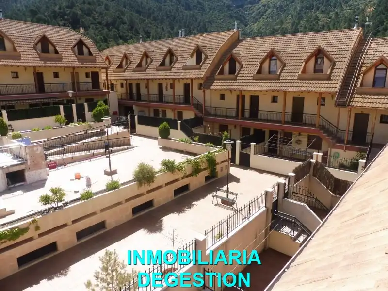 Vista exterior de Dúplex en venda en La Iruela amb Aire condicionat, Calefacció i Parquet