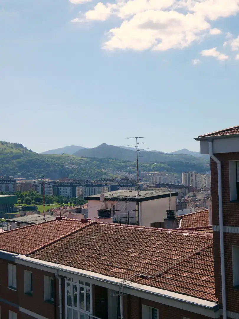 Vista exterior de Pis en venda en Bilbao  amb Calefacció, Parquet i Moblat
