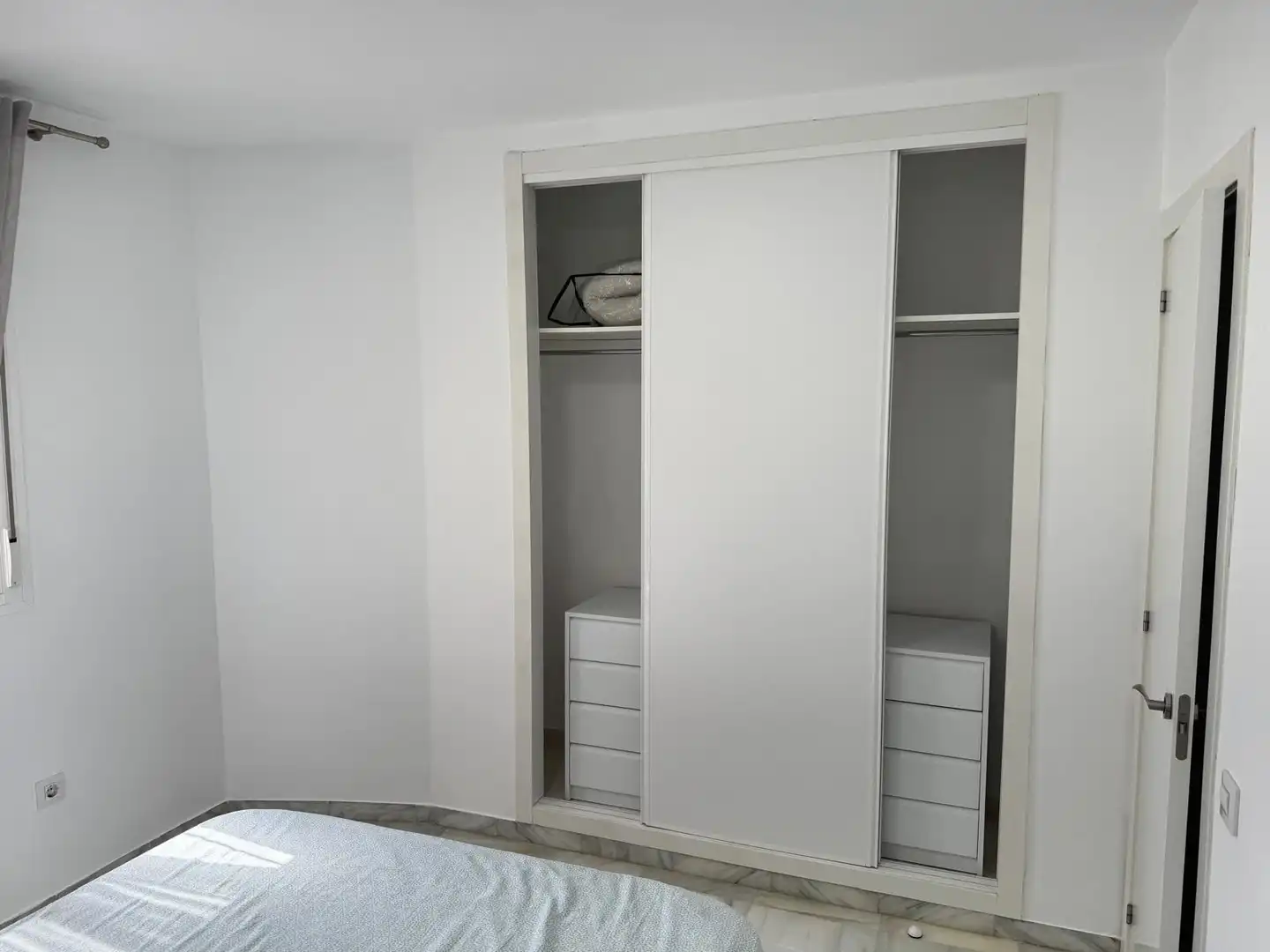 Schlafzimmer von Wohnungen zur Miete in Dos Hermanas mit Klimaanlage, Terrasse und Möbliert