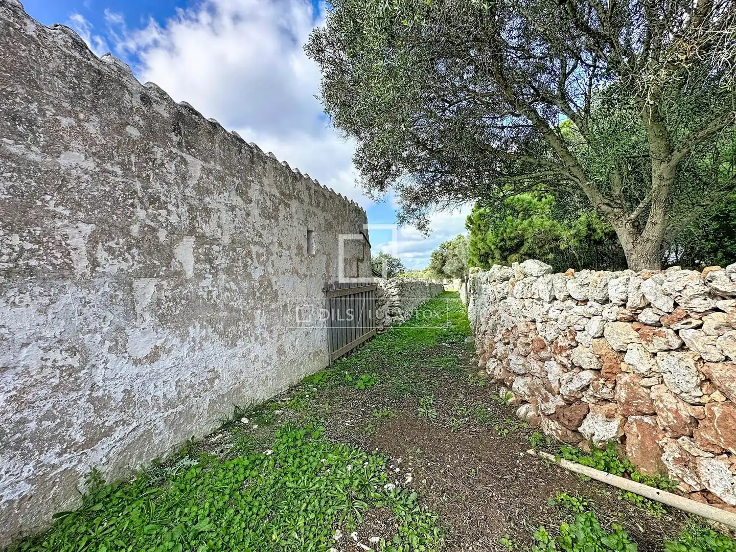 Country house zum Verkauf in Es Castell mit Privatgarten, Abstellraum und Balkon