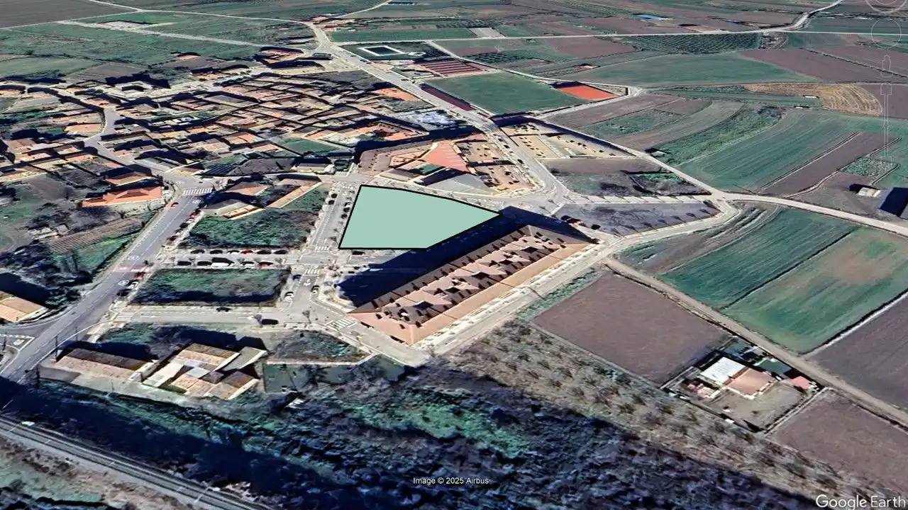 Wohnbaugrundstück zum Verkauf in Calle Miguel De Cervantes, imagen 2