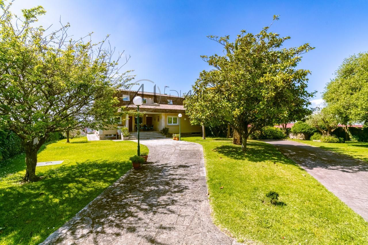 Jardí de Casa o xalet en venda en Vigo  amb Calefacció, Jardí privat i Parquet