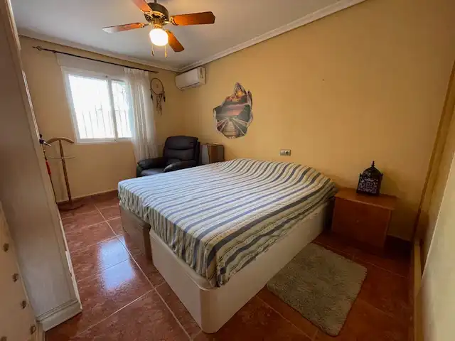 Dormitori de Casa o xalet en venda en Alicante / Alacant amb Aire condicionat, Calefacció i Jardí privat