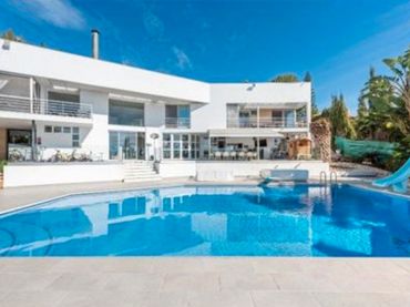 Chalet con piscina en venta en Milla de Oro