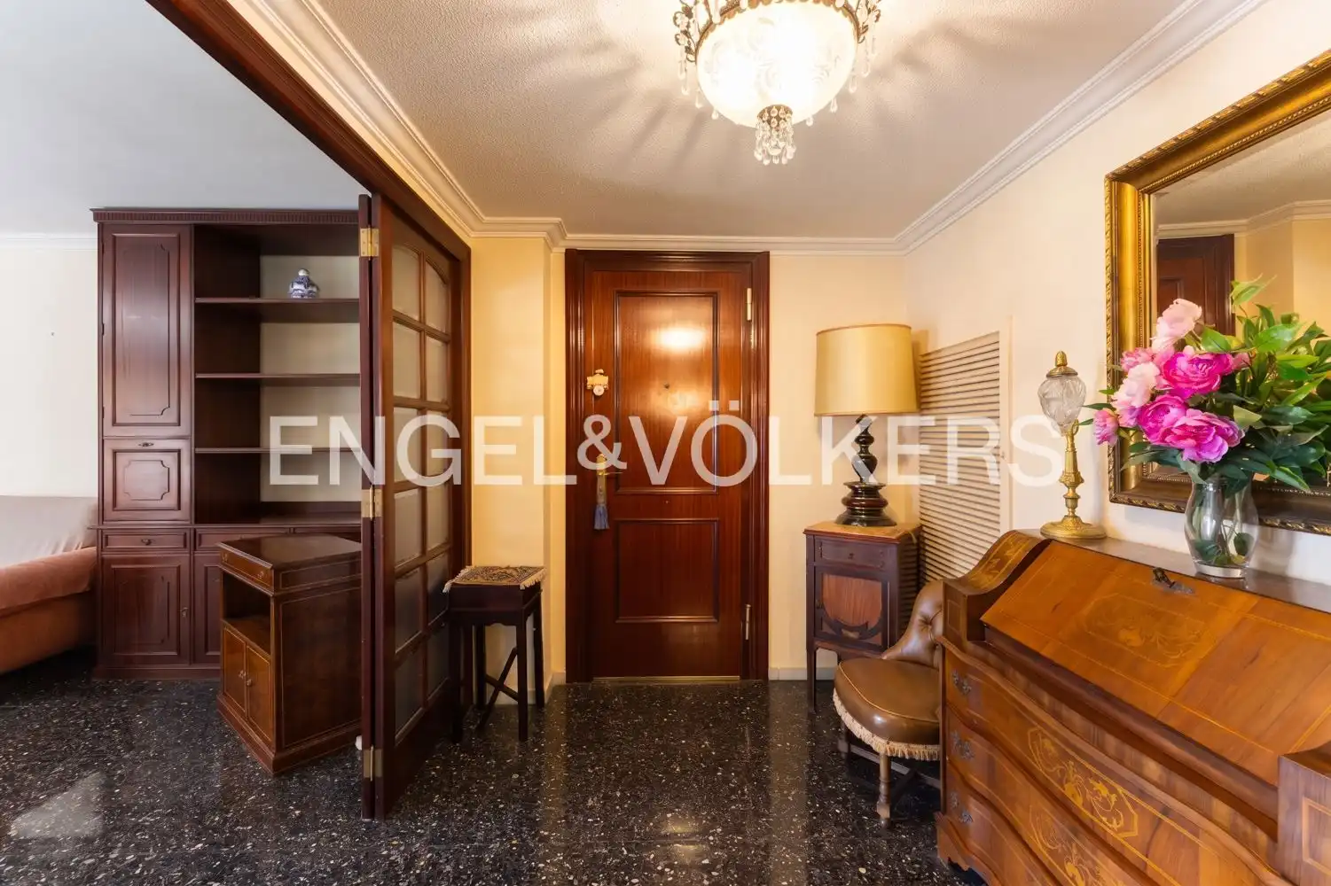Flat for sale in Valencia  with Air Conditioner, Heating and Balcony