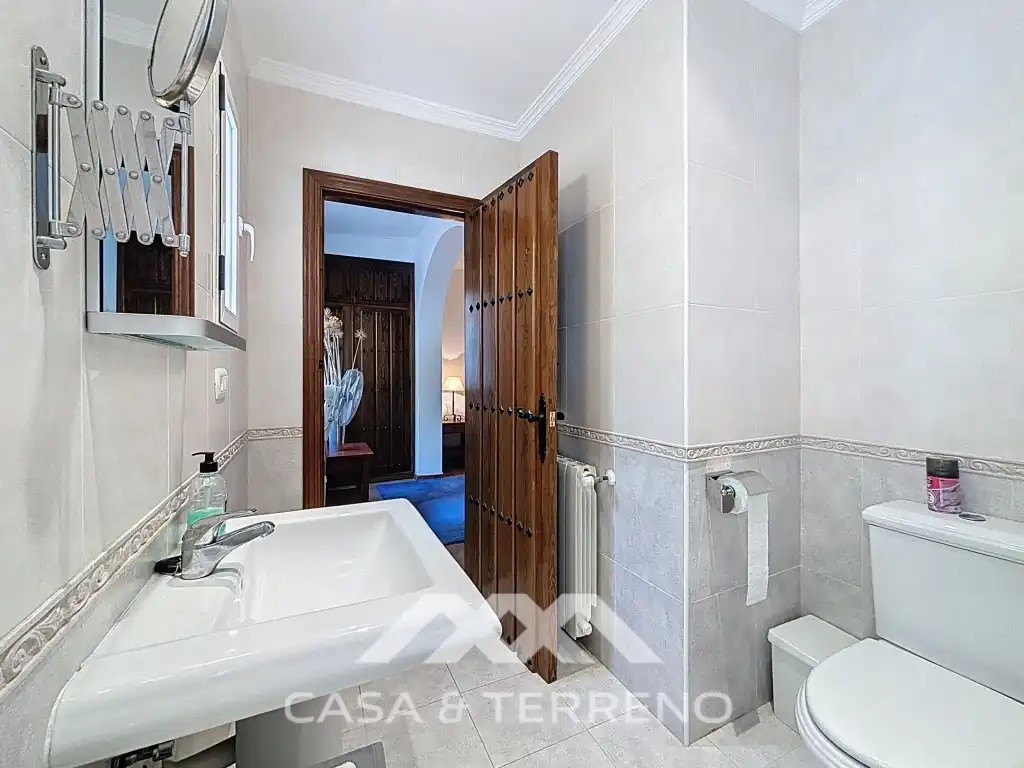 Bany de Casa o xalet en venda en Canillas de Albaida amb Aire condicionat, Calefacció i Jardí privat