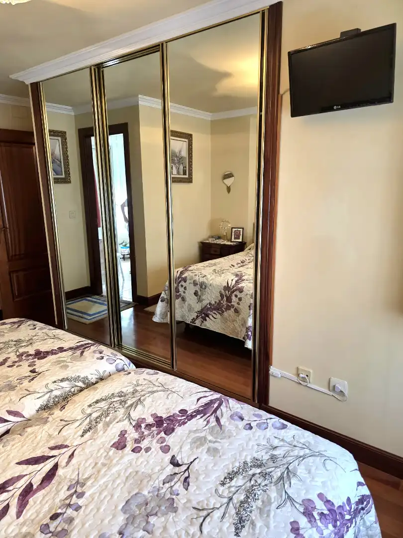Habitación de Casa adosada en venta en Castro-Urdiales con Calefacción, Jardín privado y Terraza