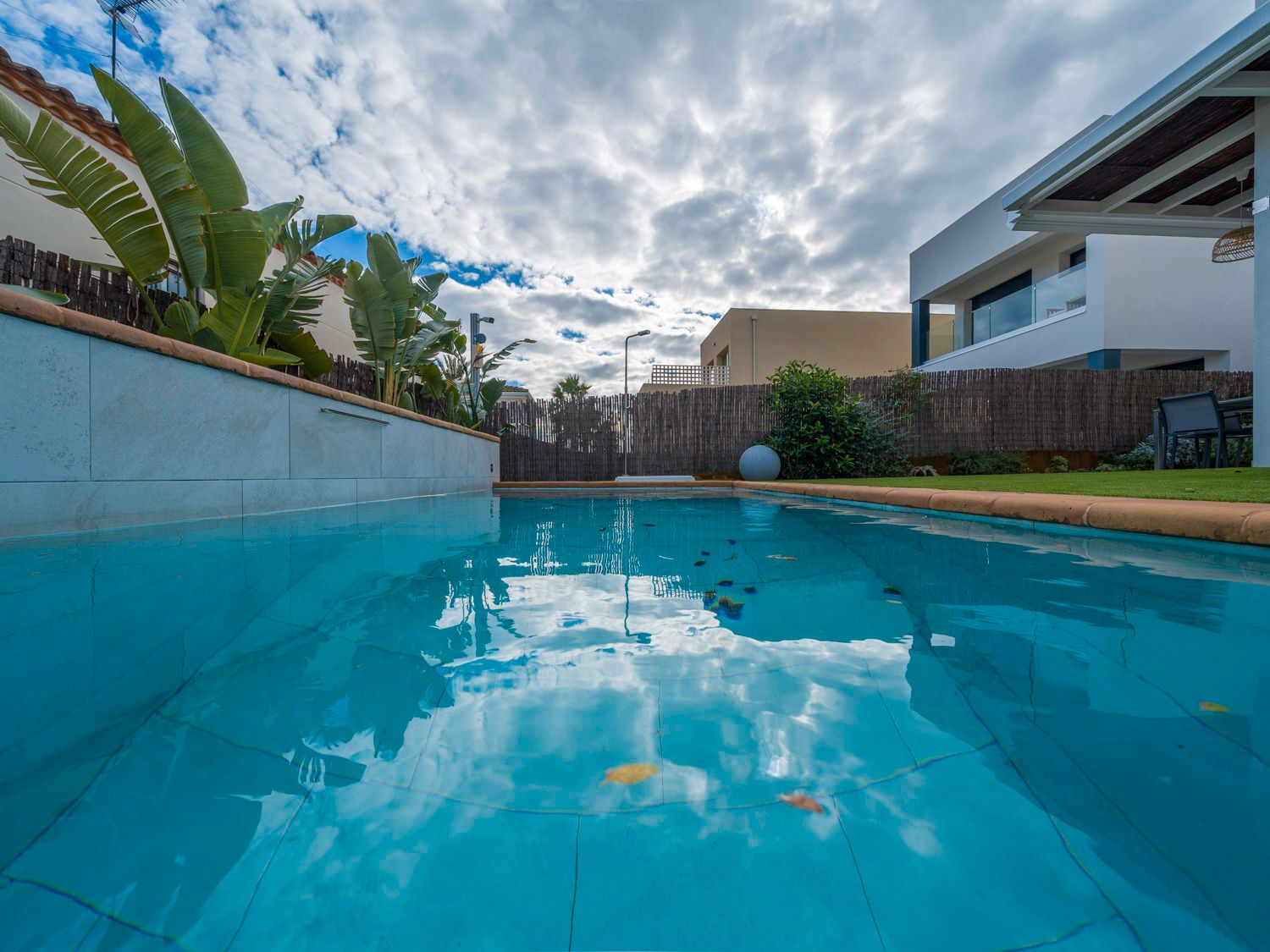 Piscina de Casa o chalet en venta en Pineda de Mar con Aire acondicionado, Calefacción y Jardín privado