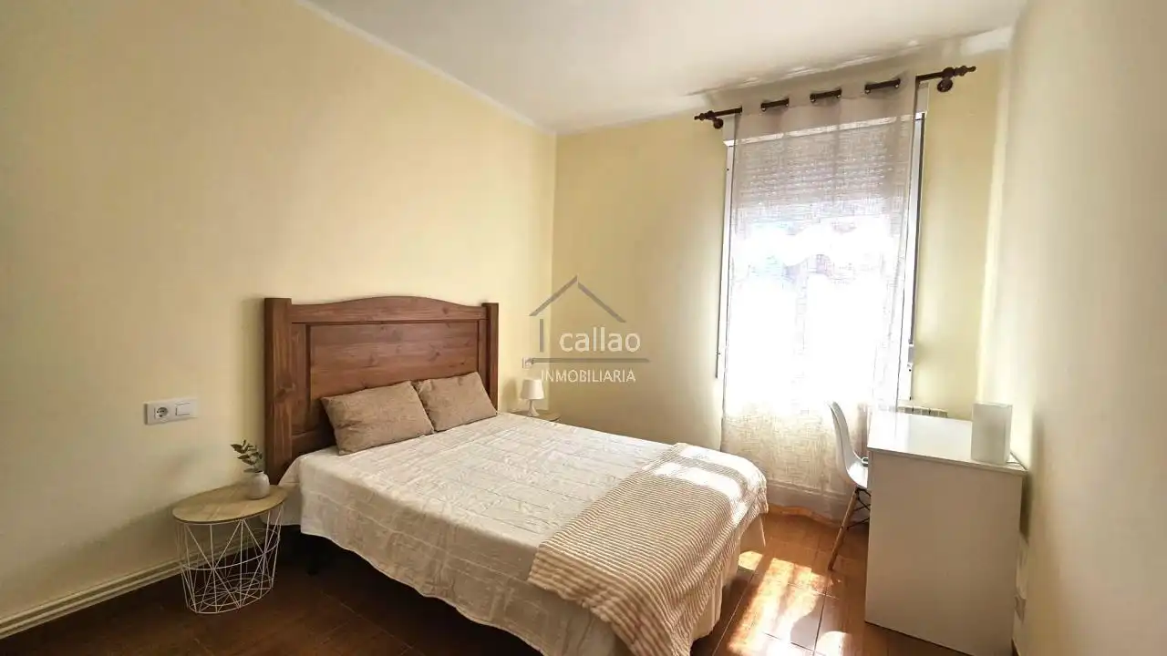 Bedroom of Flat for rent in Ferrol  with Heating and Furnished