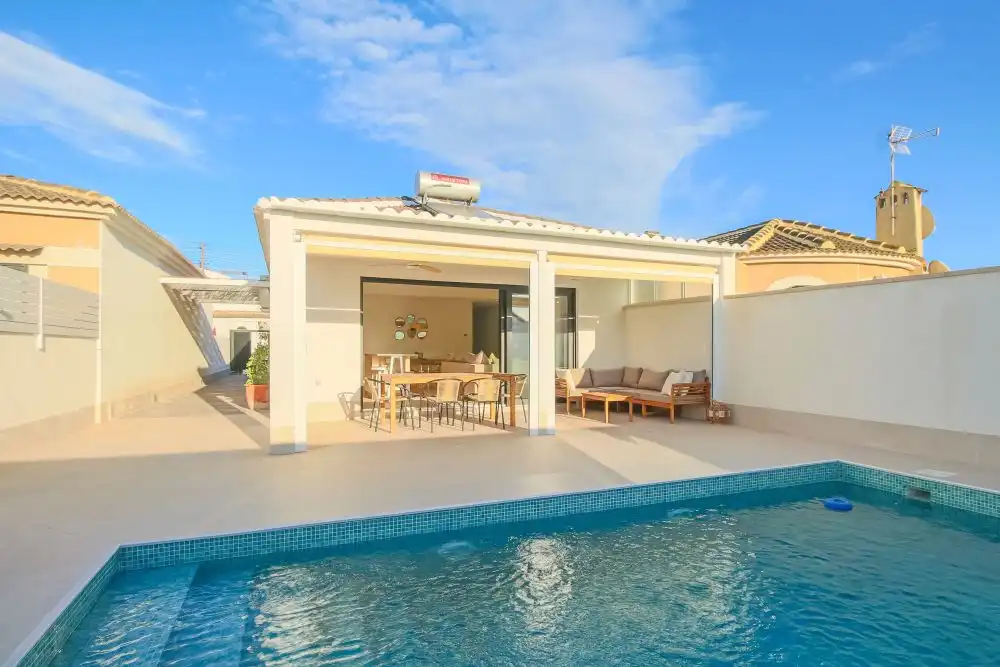 Casa aparellada amb piscina en venda a Zona Carrefour - Urbanizaciones, imagen 2