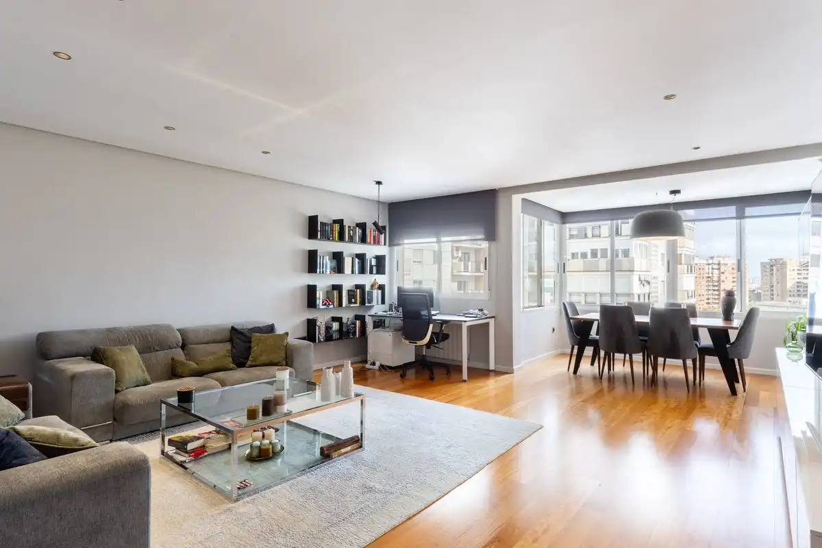 Flat with lift for sale in Carrer de Ramón Gordillo