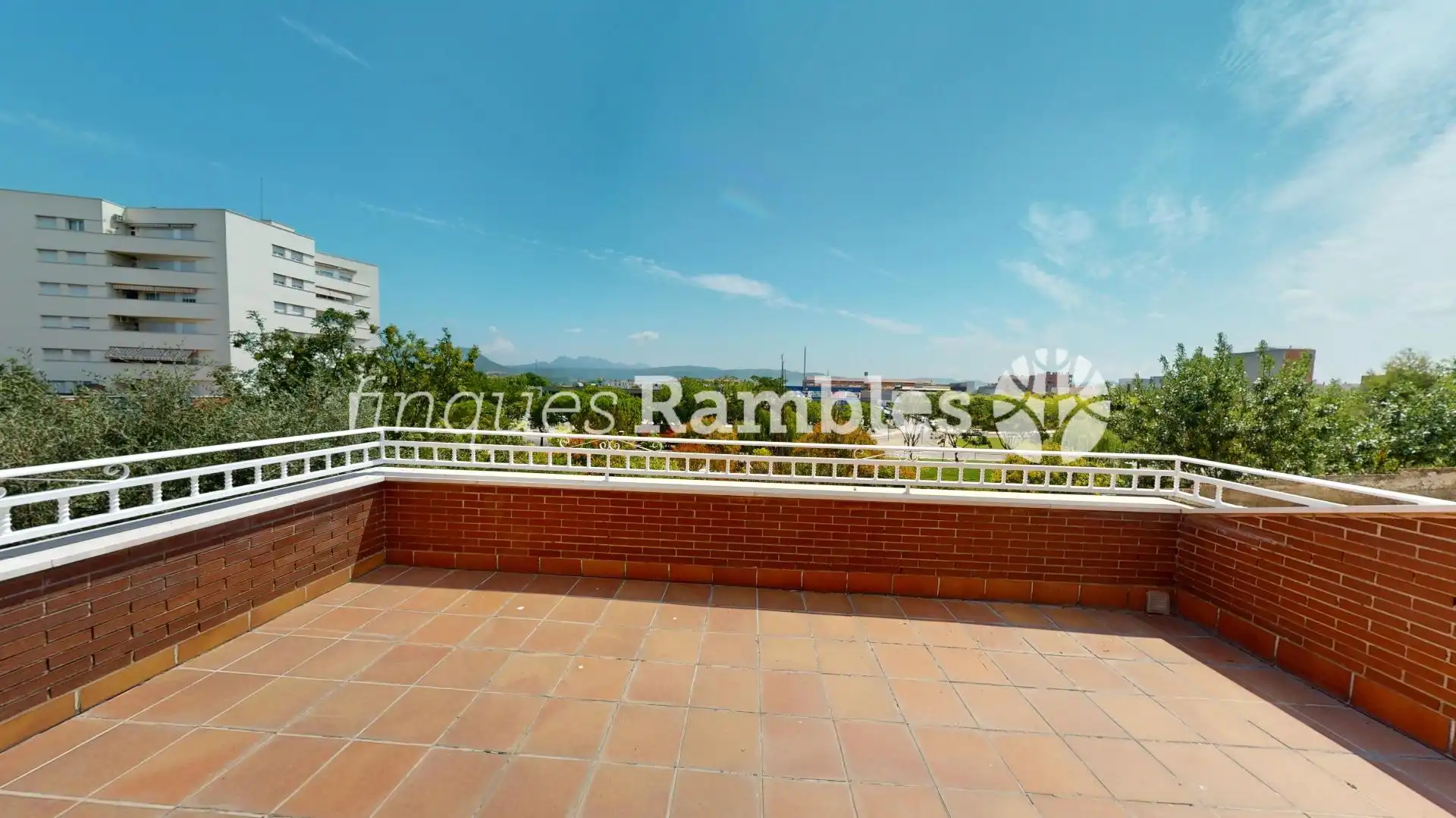 Casa adosada en venda a Les Comes