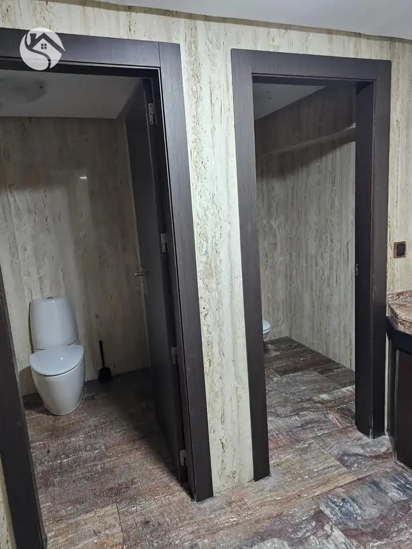 Bathroom of Commercial properties for sale in Cuenca  with Air Conditioner