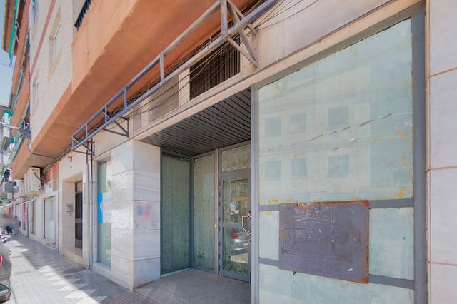 Local comercial en Alquiler en C/ Generalife en Maracena