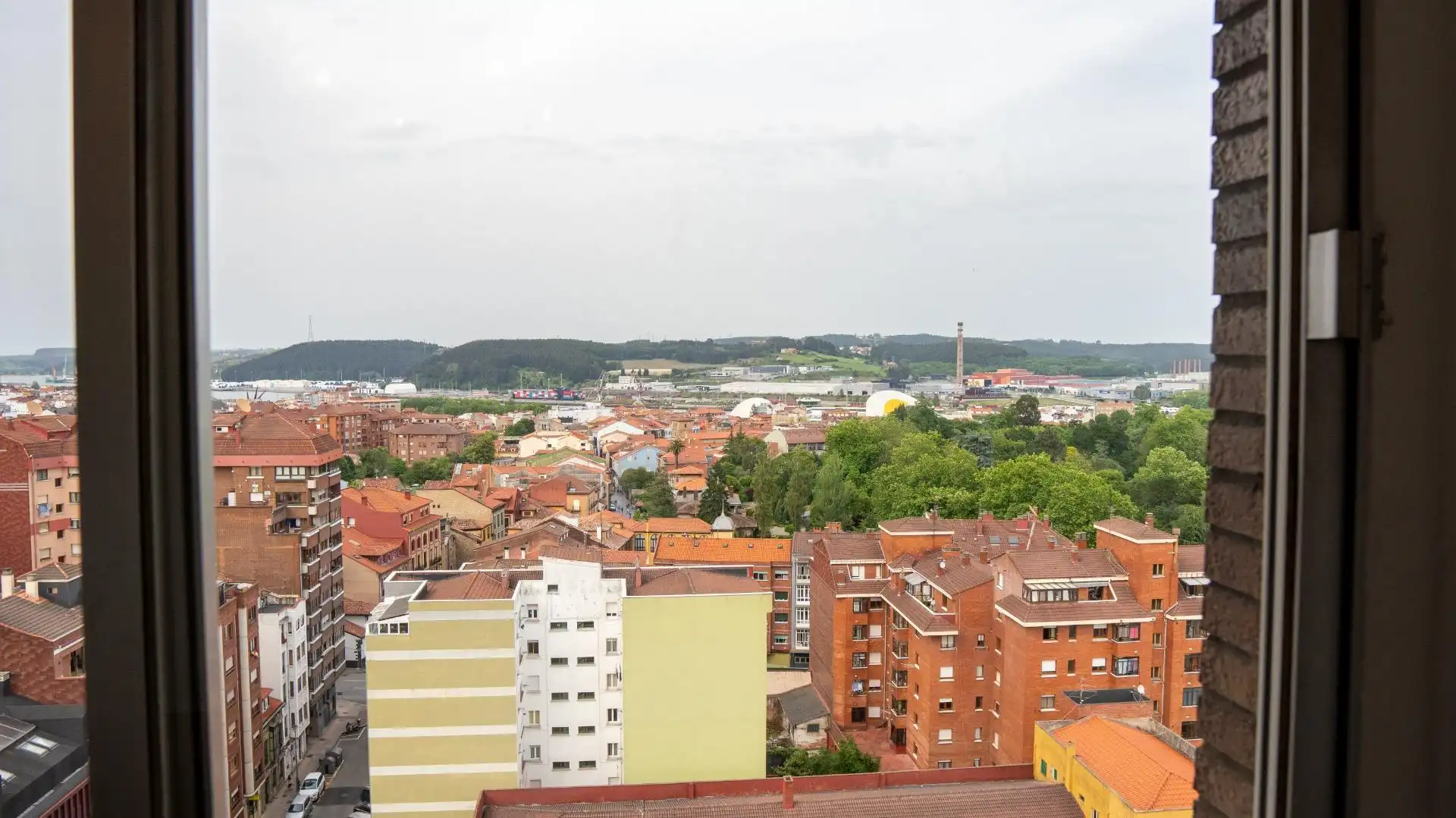Vista exterior de Ático en venta en Avilés con Calefacción y Balcón