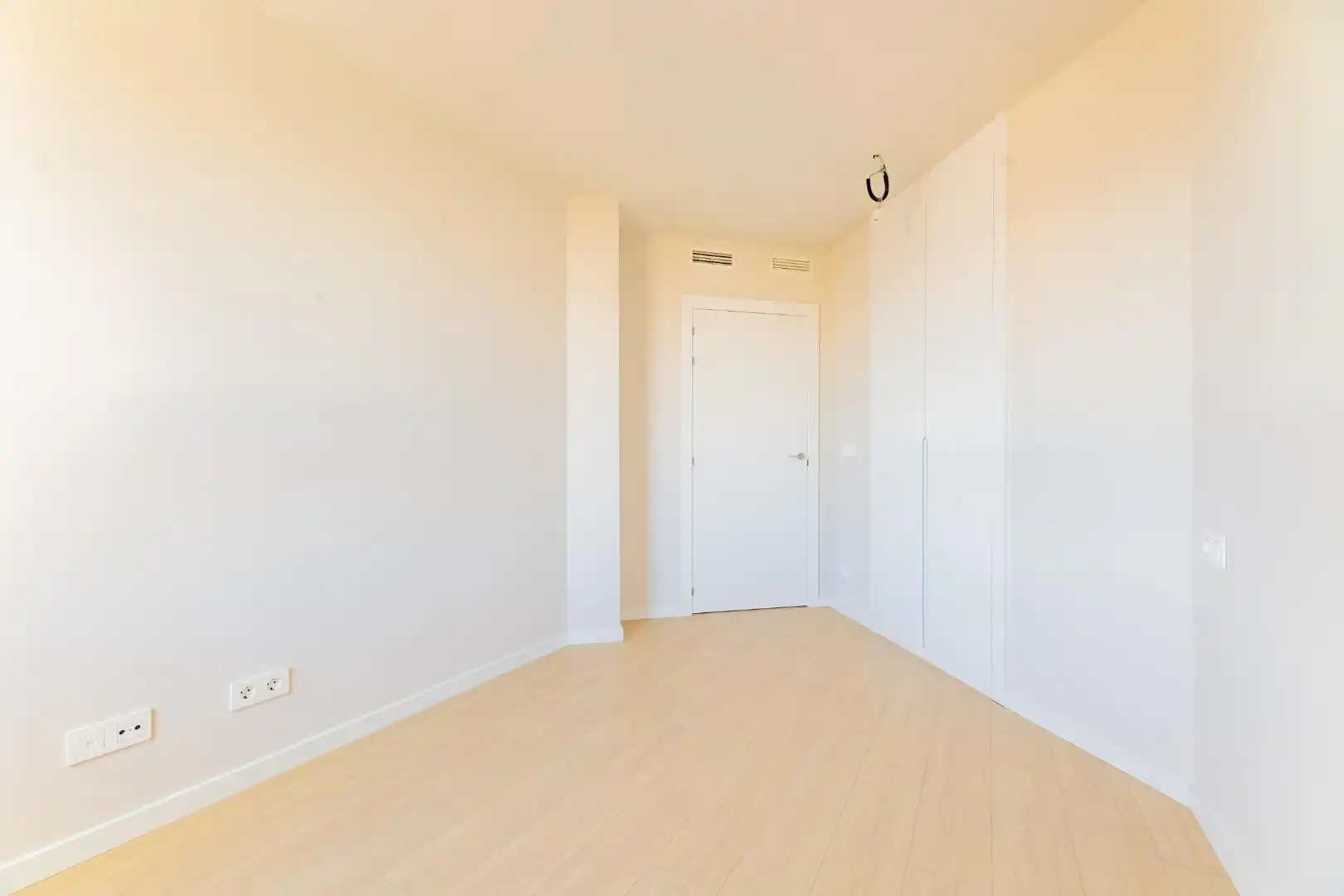 Schlafzimmer von Wohnung zur Miete in Valencia mit Klimaanlage, Heizung und Privatgarten