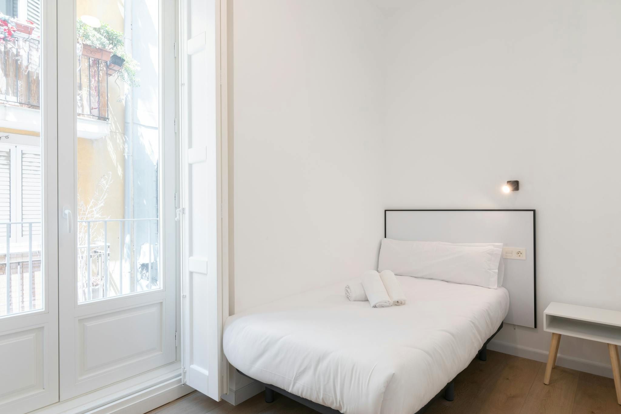 Bedroom of Flat for share in  Valencia Capital  with Air Conditioner, Heating and Furnished