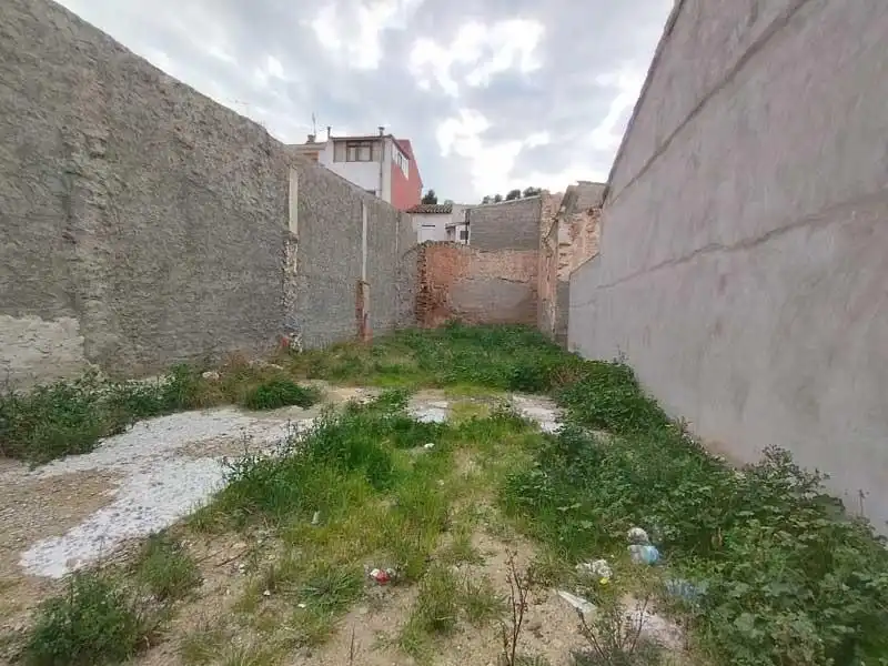 Grundstücke und Bauplätze zum Verkauf in Calle ZARAGOZA 23