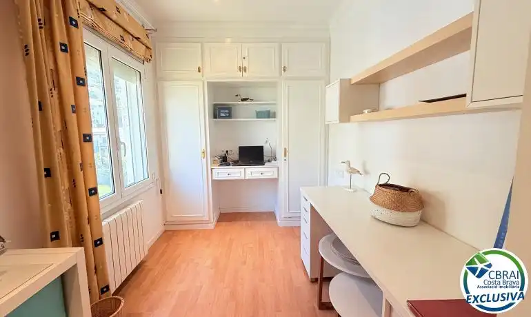 Dormitori de Casa o xalet en venda en Roses amb Aire condicionat, Calefacció i Jardí privat