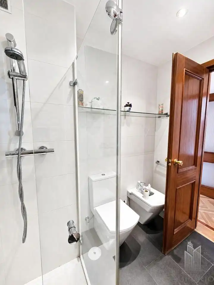 Baño de Piso en venta en Madrid con Aire acondicionado, Calefacción y Parquet