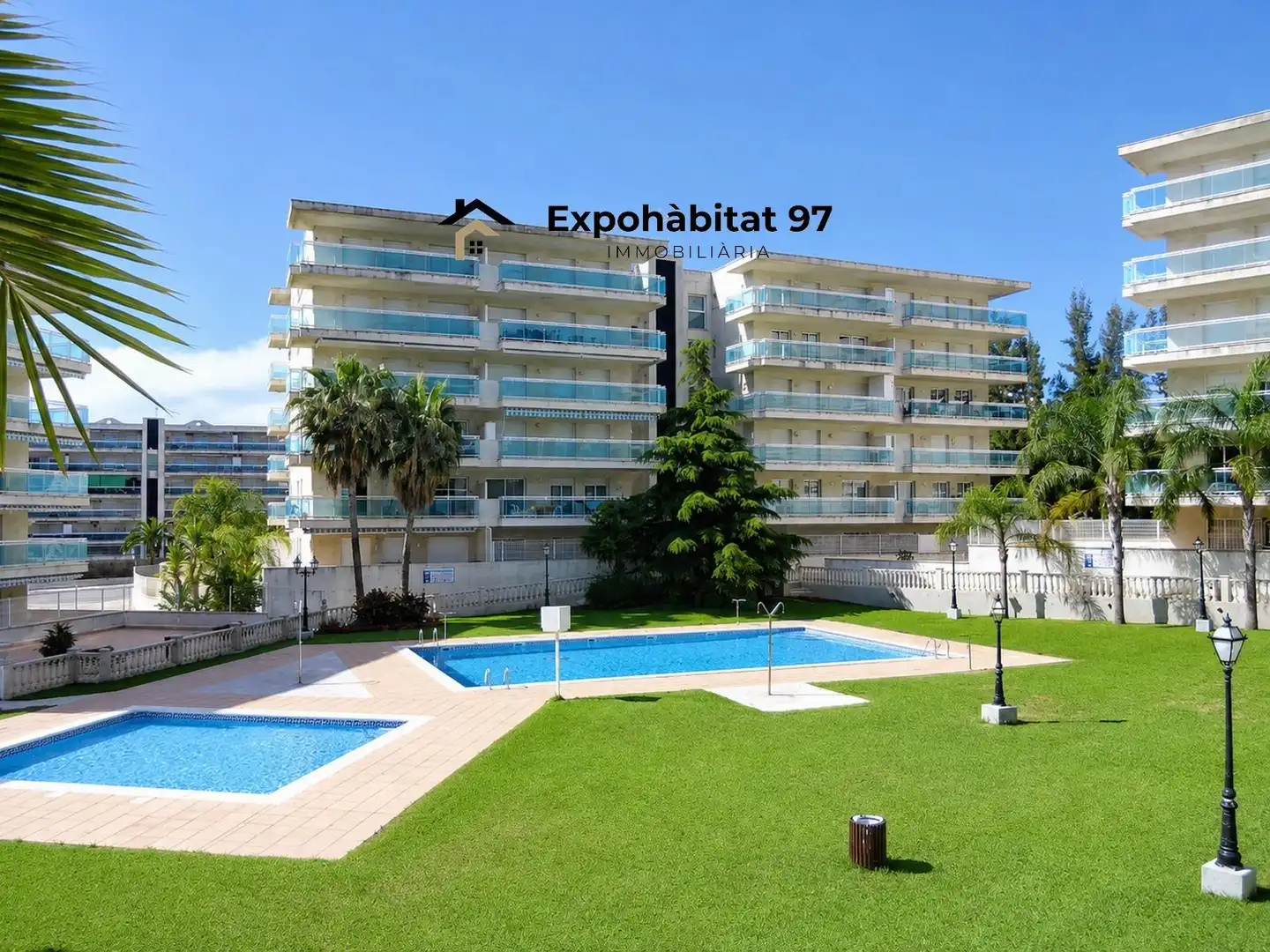 Vista exterior de Apartament en venda en Salou amb Aire condicionat, Jardí privat i Terrassa