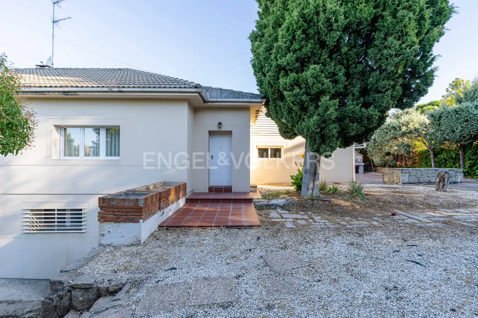 Vista exterior de Casa o xalet en venda en Boadilla del Monte amb Aire condicionat, Calefacció i Jardí privat