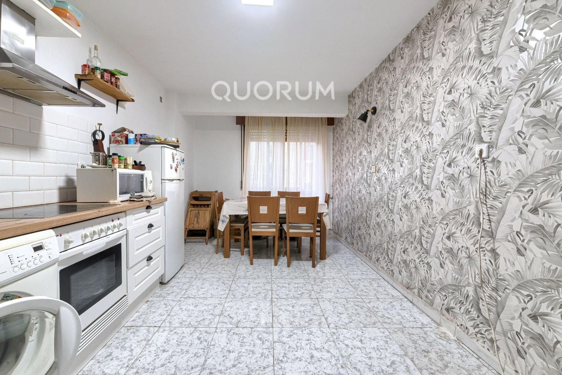 Cuina de Pis en venda en Basauri  amb Calefacció i Balcó