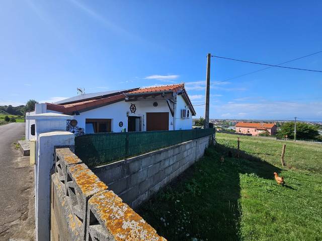 Casa-chalet en Venta en La Esprilla en Igollo