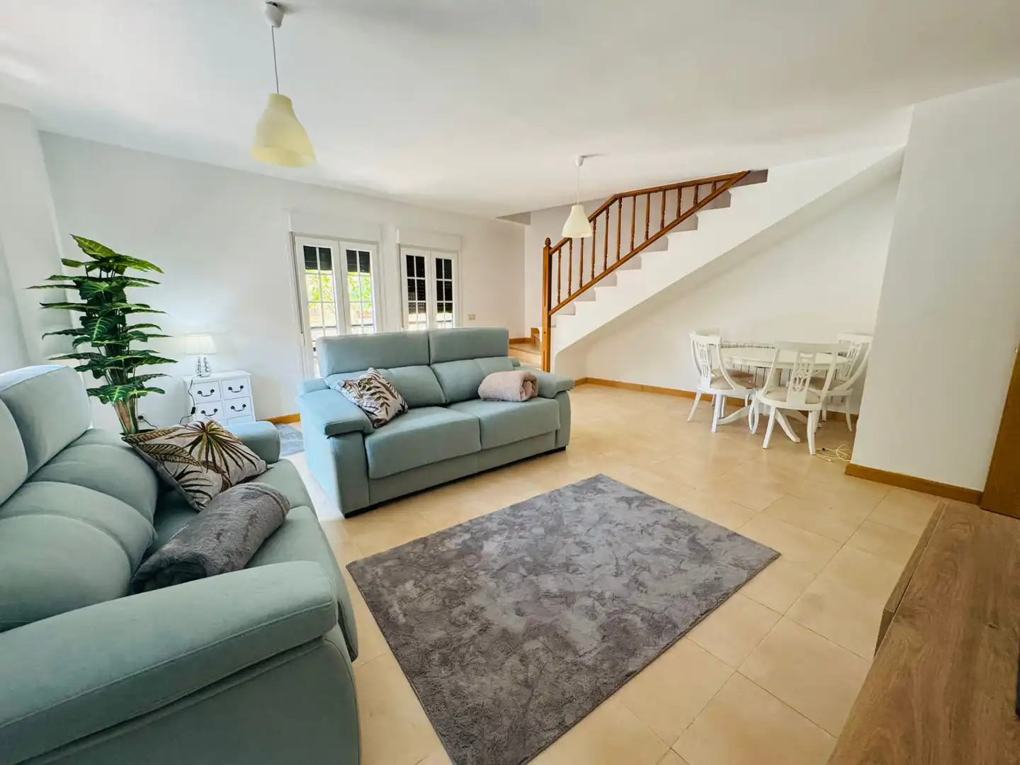 Living room of Duplexes for rent in Sevilla la Nueva  with Air Conditioner, Heating and Storage room