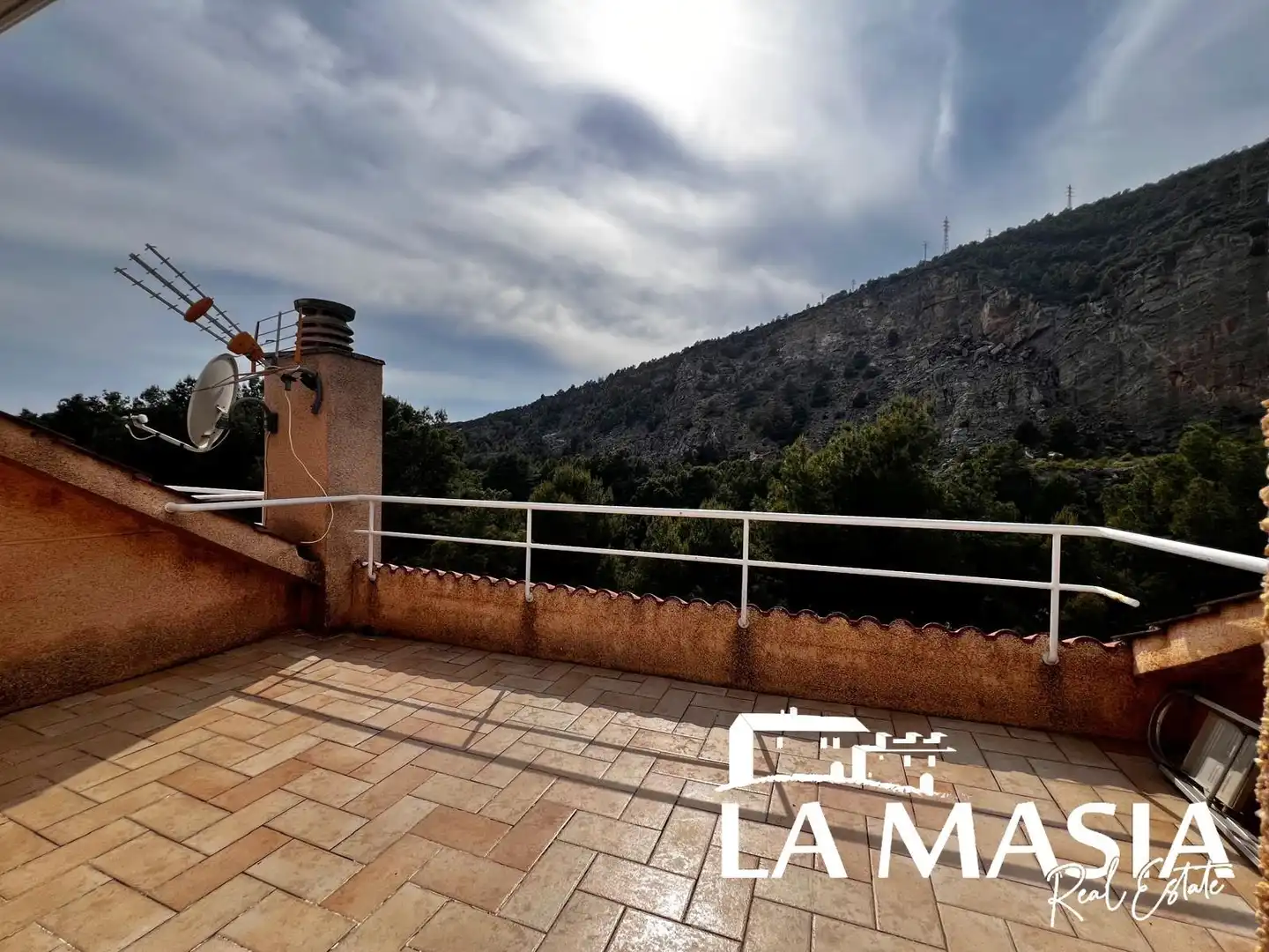 Terrasse von Einfamilien-Reihenhaus zur Miete in Sitges mit Klimaanlage, Terrasse und Gemeinschaftspool